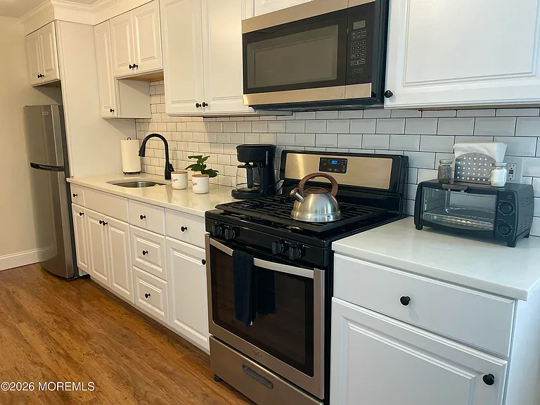 32 Franklin Ave — Photo 8