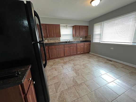 3rd image of 551 Marie Dr