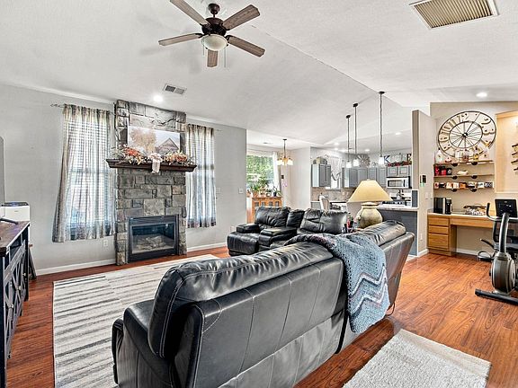 5th image of 1421 Bobcat Way