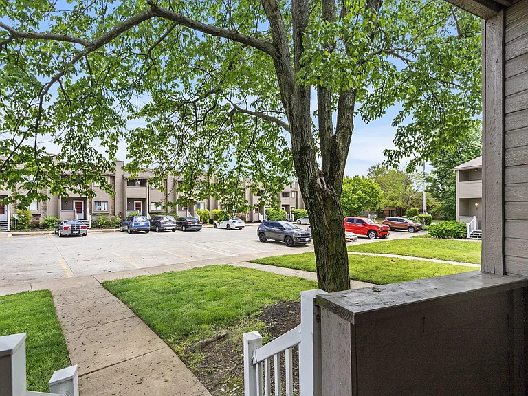 1711 E Walnut Lawn St — Photo 3