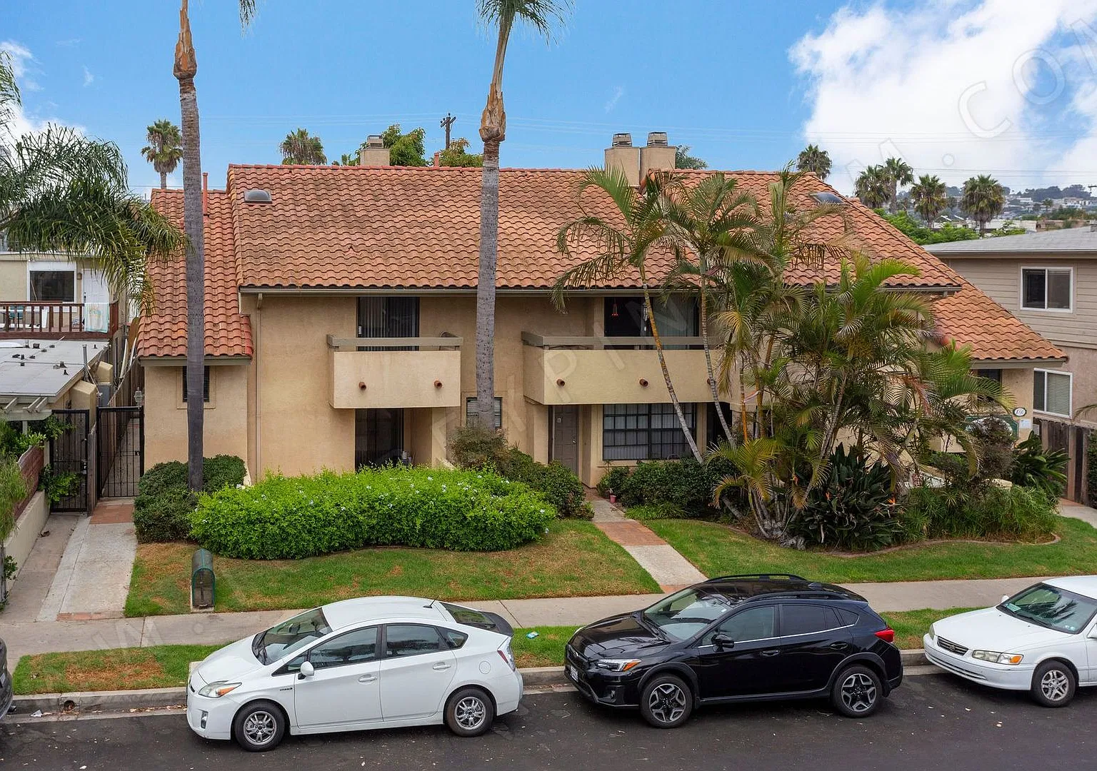 1038 & 1040 Hornblend Street — Photo 2