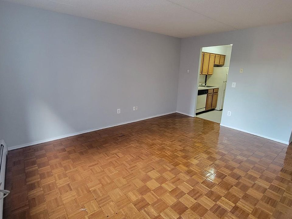 1st image of 13702 Northern Blvd #C3