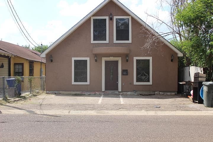 1st image of 920 N Bartlett Ave