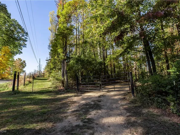 Orchard View Dr SE, East Canton, OH 44730