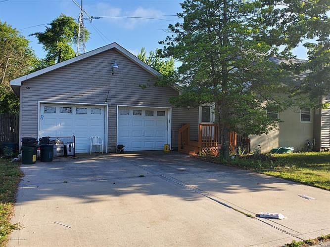 2nd image of 847 Dolan St