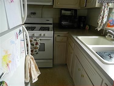 5th image of 1525 Severn Ln #D4