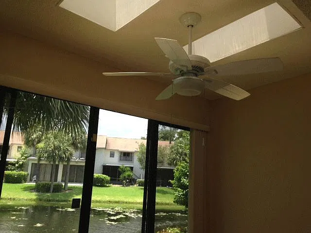 2 bed, 2.5 bath, 1355 sqft, $2,660 — Photo 4
