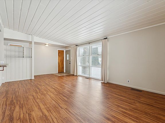 5th image of 3023 Hilltop Dr