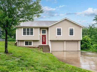 624 McDonald Rd, Leavenworth, KS 66048