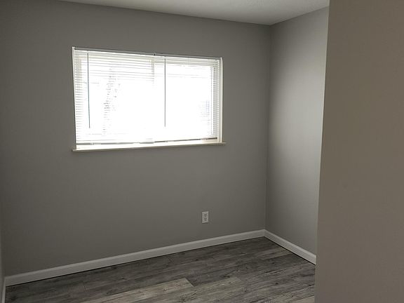 4th image of 1623 Parkvale Ave #1623