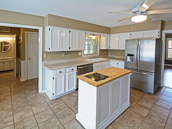 3rd image of 7119 Buckingham Dr