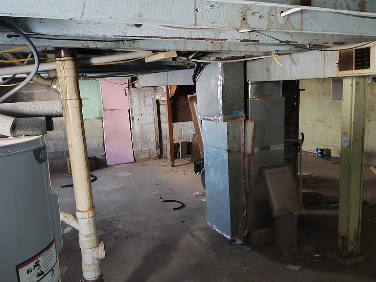 140 Illinois St — Photo 34