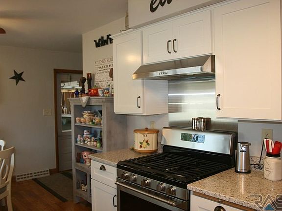 3rd image of 310 E Crawford St