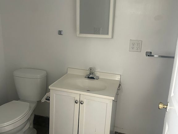 4th image of 717 Newport Pl #1