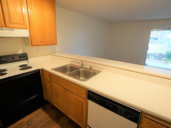 3rd image of 1885 Diamond St Unit 2-122