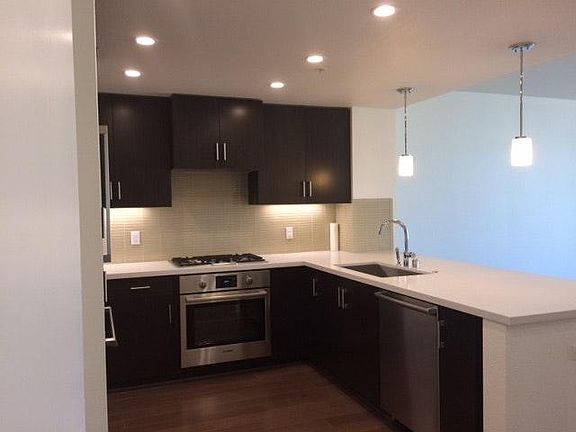 5th image of 2655 Bush Street #303