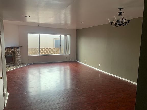 3rd image of 11473 Moorpark St