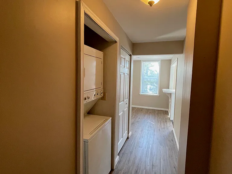1404 E Baltimore St — Photo 8
