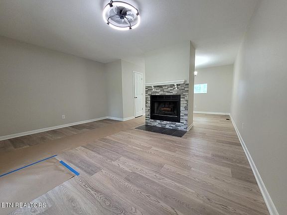 3rd image of 613 Vose Rd