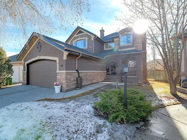 48 E Cranleigh Ct SE, Calgary, AB T3M 1C9