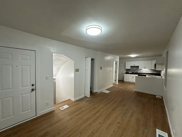 1503 W Nelson St #1F — Photo 6