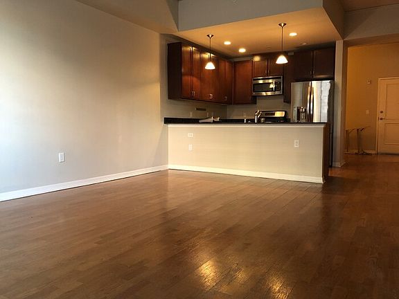 5th image of 1975 N Grant St Unit 127