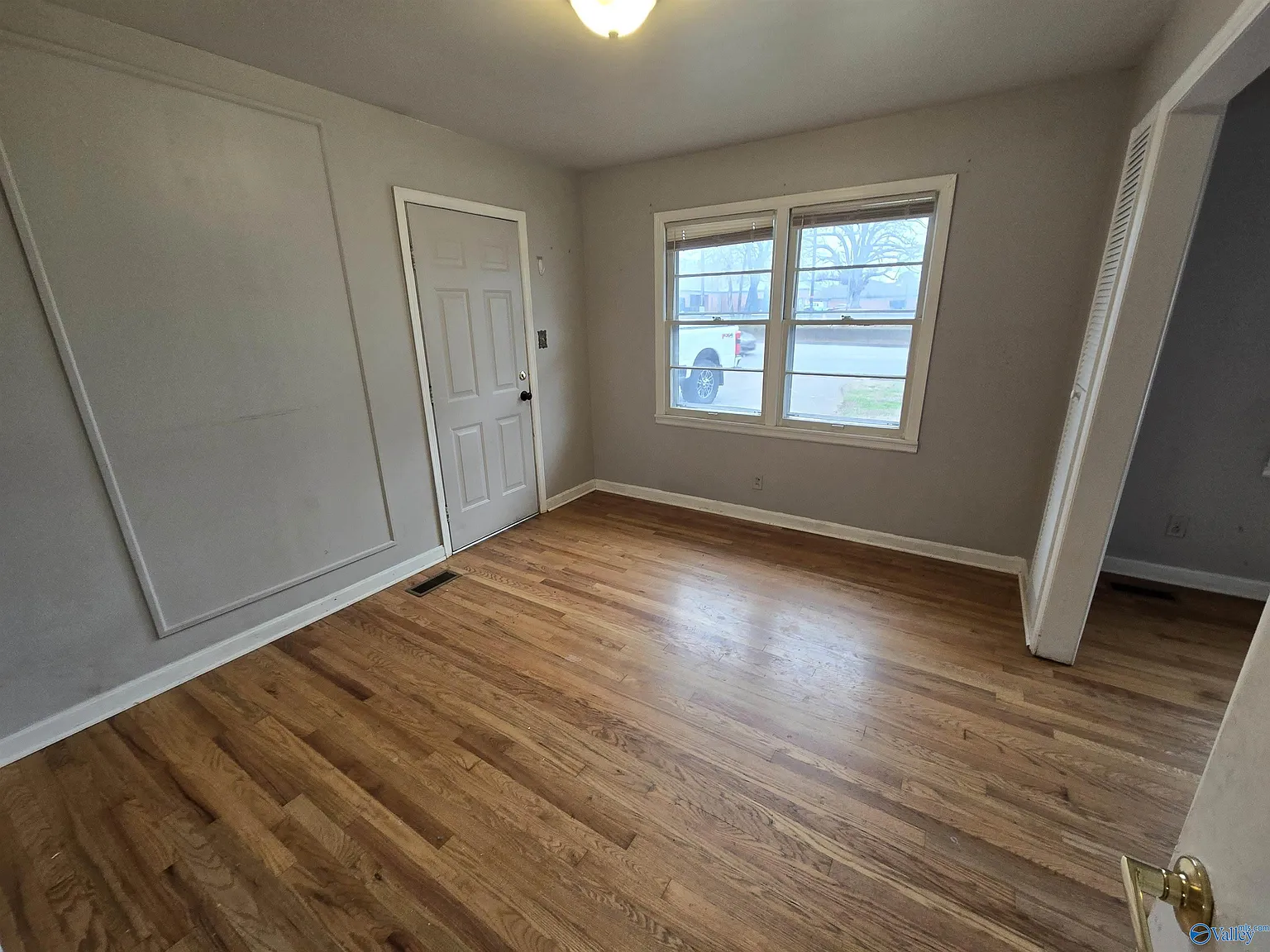 3 bed, 1.0 bath, 1320 sqft, $1,150 — Photo 4