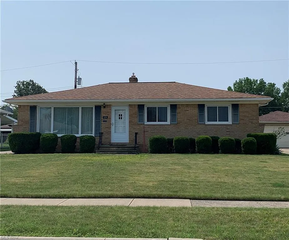 578 E Parkleigh Dr photo 1