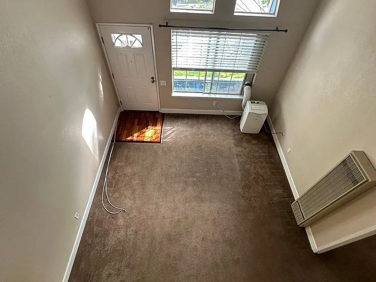 129 Glenwood — Photo 22