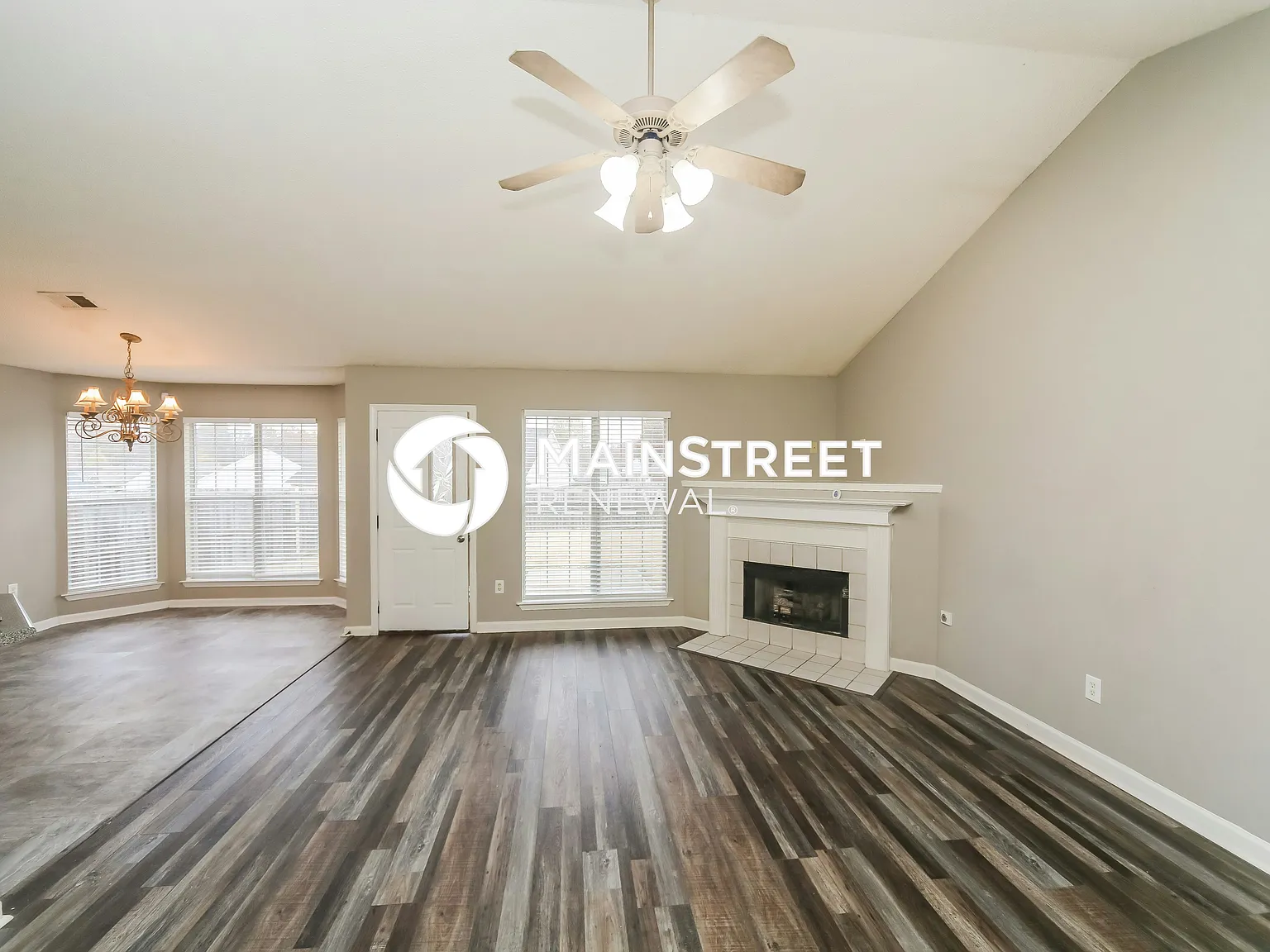 1828 Cresent Ln — Photo 2
