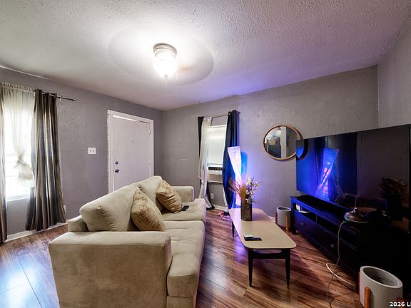 3rd image of 502 -504 Shannon Ave.
