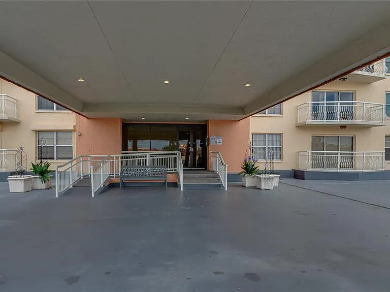 4900 Brittany Dr S #411 — Photo 49