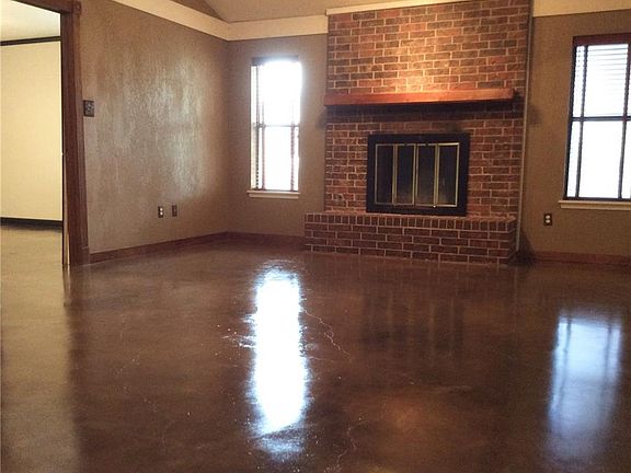 4th image of 100 Mesquite St