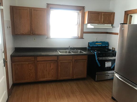 3rd image of 1032 Beloit Ave #1S