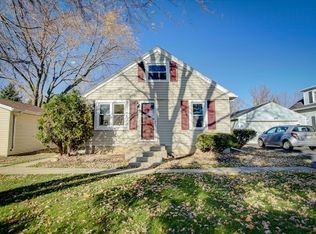 4342 Meadowlark St, West Bend, WI 53090