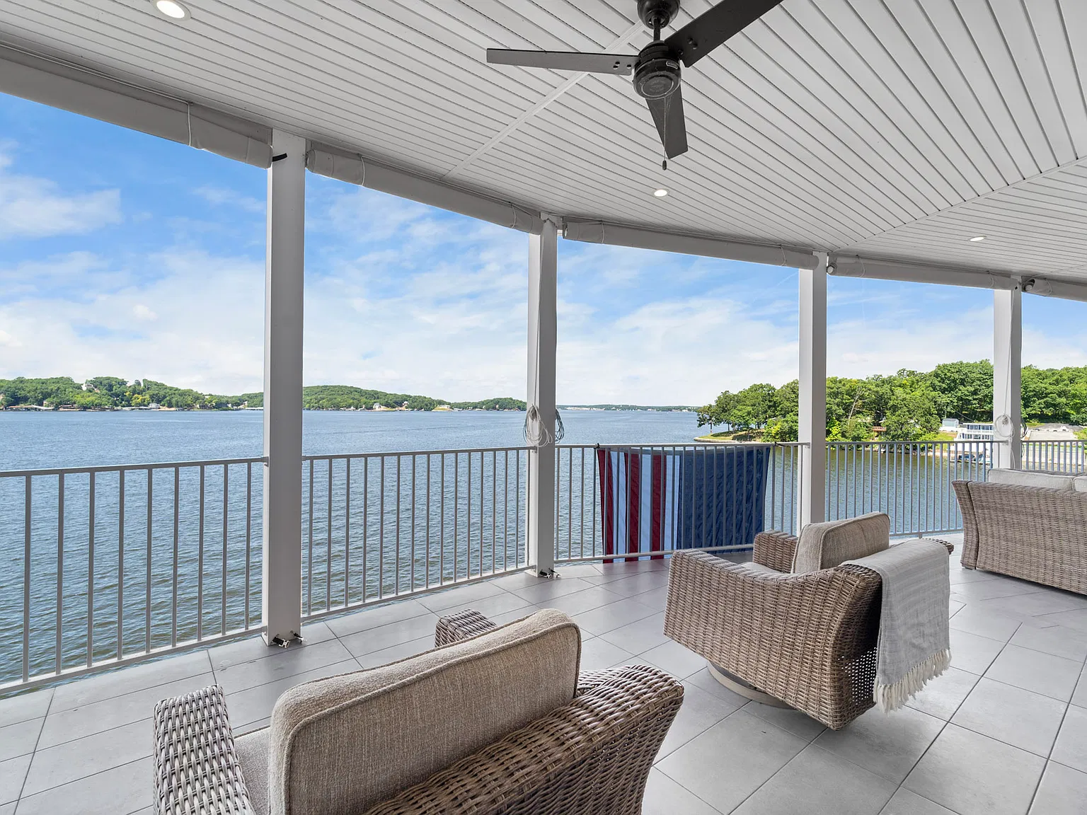 4 bed, $2,900 — Photo 1