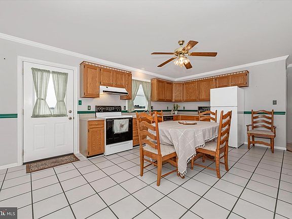 3rd image of 293 Hahn Rd