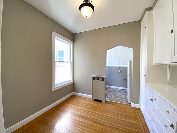 4th image of 1865 Oak St #11