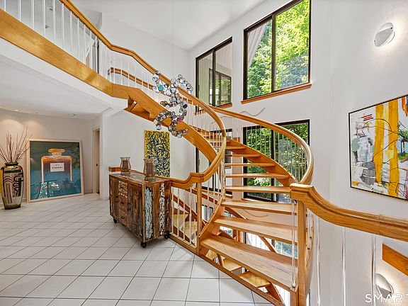 4th image of 25 Surrey Drive