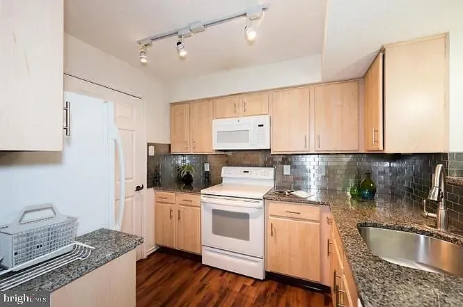 1519 Lincoln Way #301