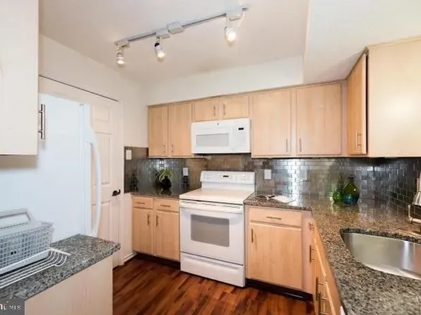 1519 Lincoln Way APT 301, McLean, VA 22102