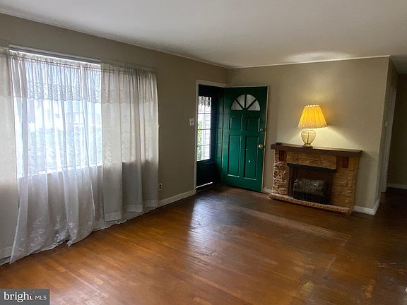 3rd image of 14016 Barcalow St