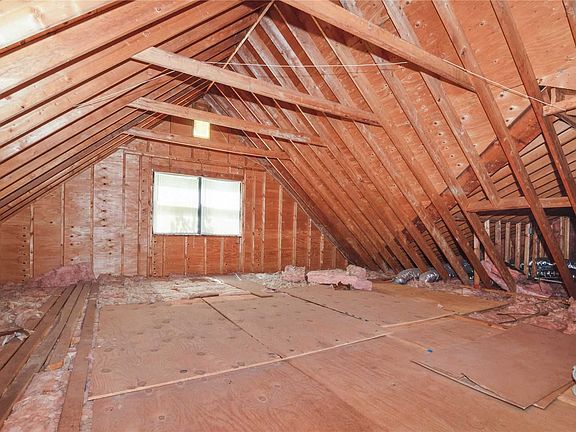 5th image of 6 Whitespruce Ln