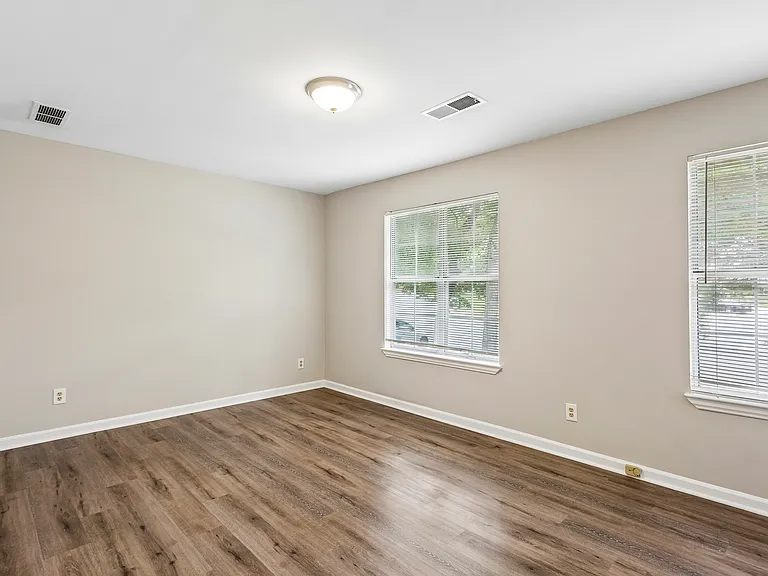 1030 Huntington Trce SE — Photo 11