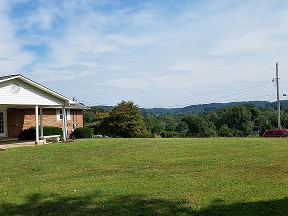 Nice view w oversized yard!