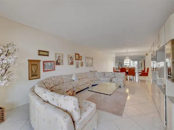 2101 Lucaya Bend #E4, Coconut Creek, FL 33066