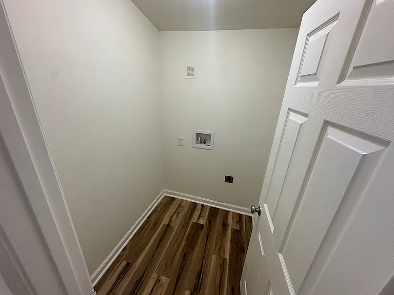 113 Baldwin Ave — Photo 9