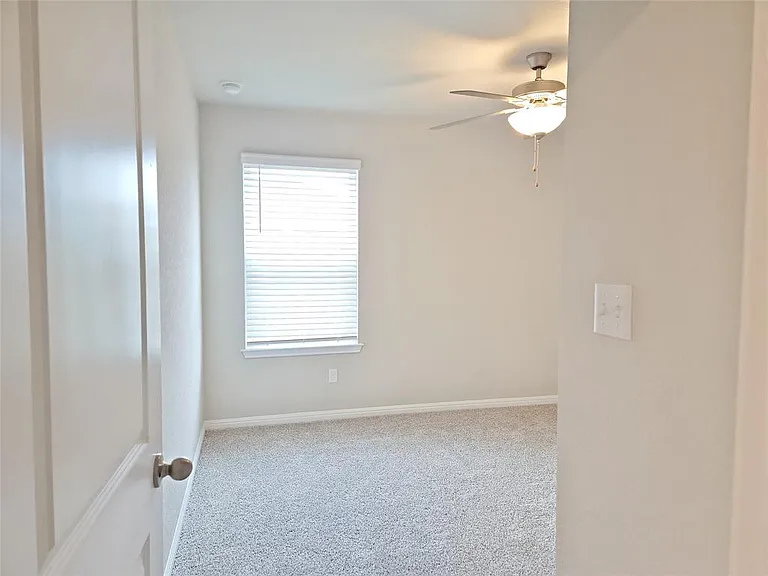 908 Main St — Photo 17