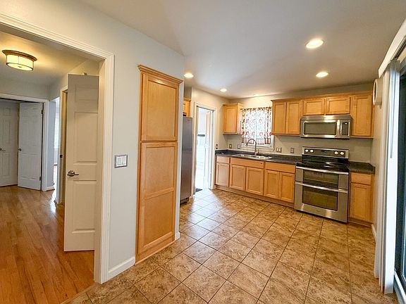 4th image of 440 Highland Ave