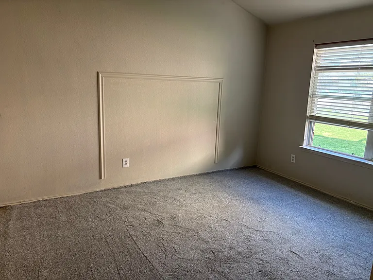 9323 Vernon Ct — Photo 15